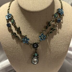 Bridgerton vibe vintage necklace.